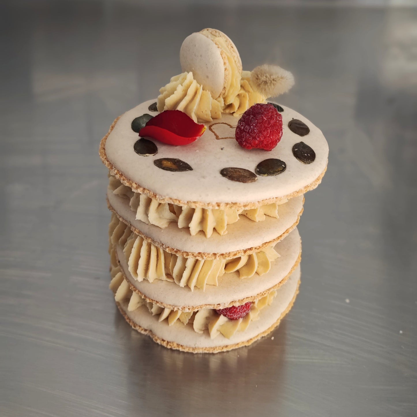 Le macaron TOUR effet "mille-feuille"