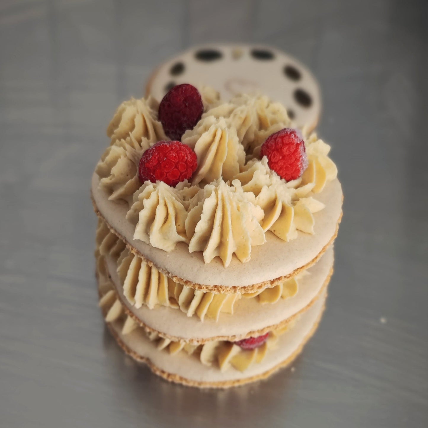 Le macaron TOUR effet "mille-feuille"