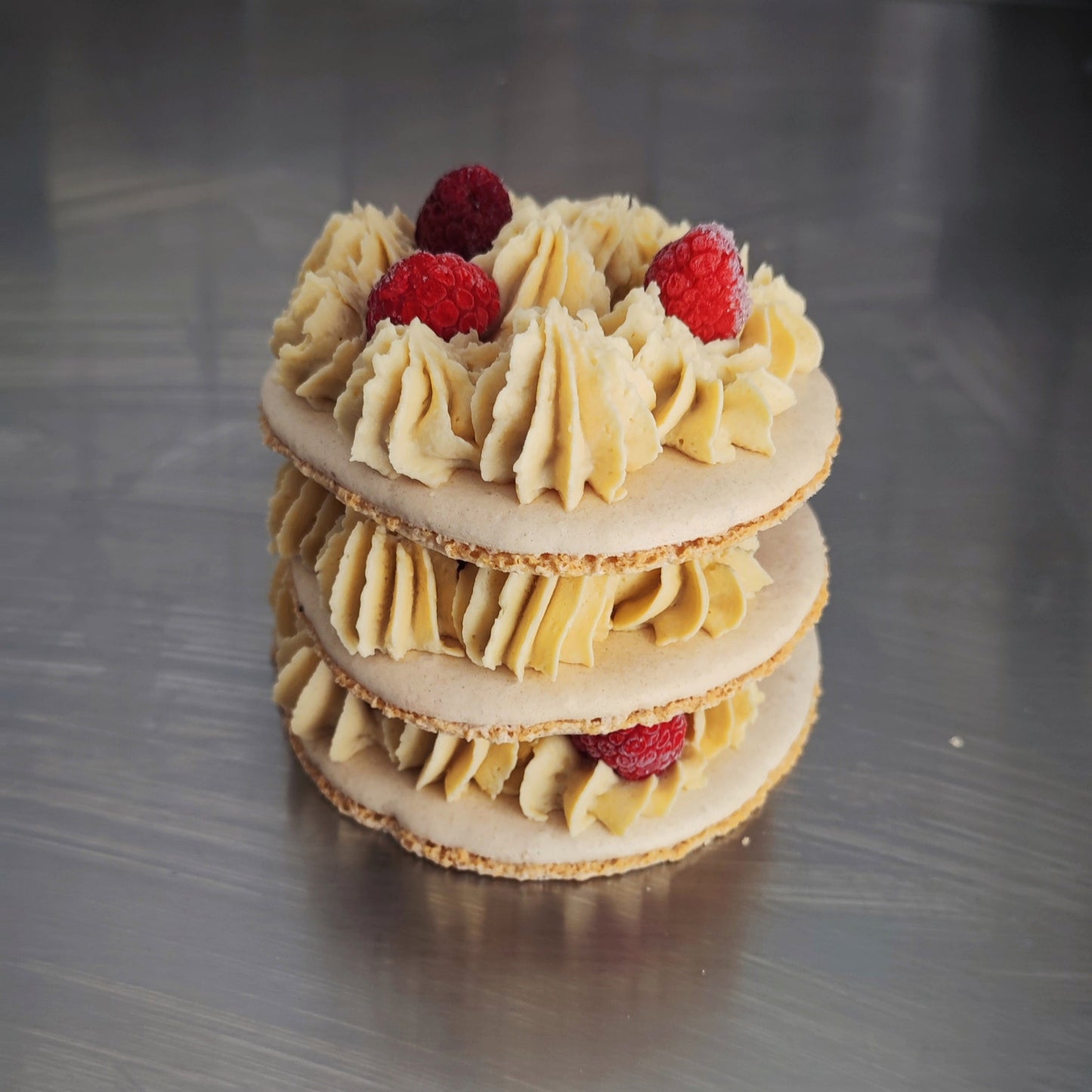 Le macaron TOUR effet "mille-feuille"